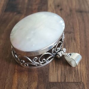 Crown jewel shell and sterling silver pendant